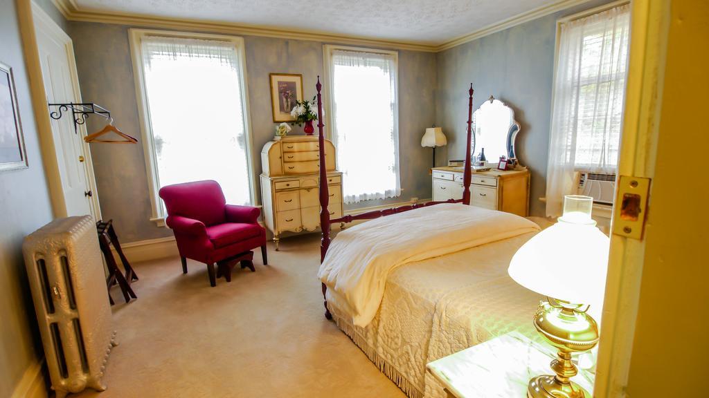 Captain Stannard House Bed And Breakfast Country Inn Westbrook Room photo